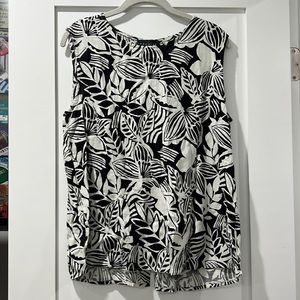 ✨sold✨ Premise black & white floral linen tank